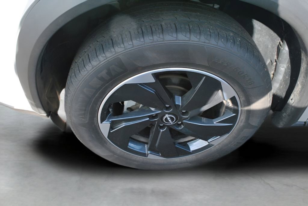 Used 2025 Nissan Rogue SV AWD/4WD image 27