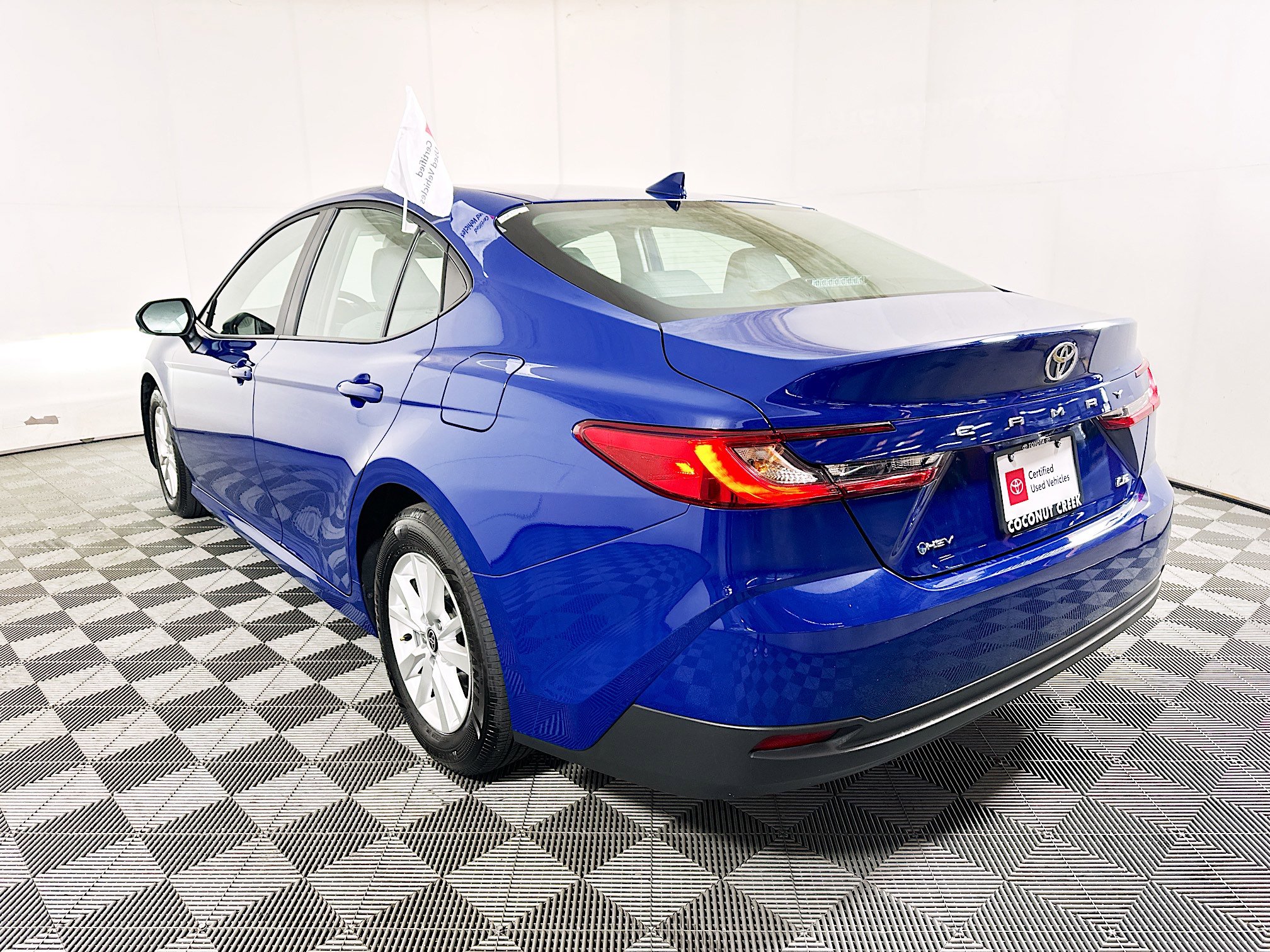 Used 2025 Toyota Camry LE image 5