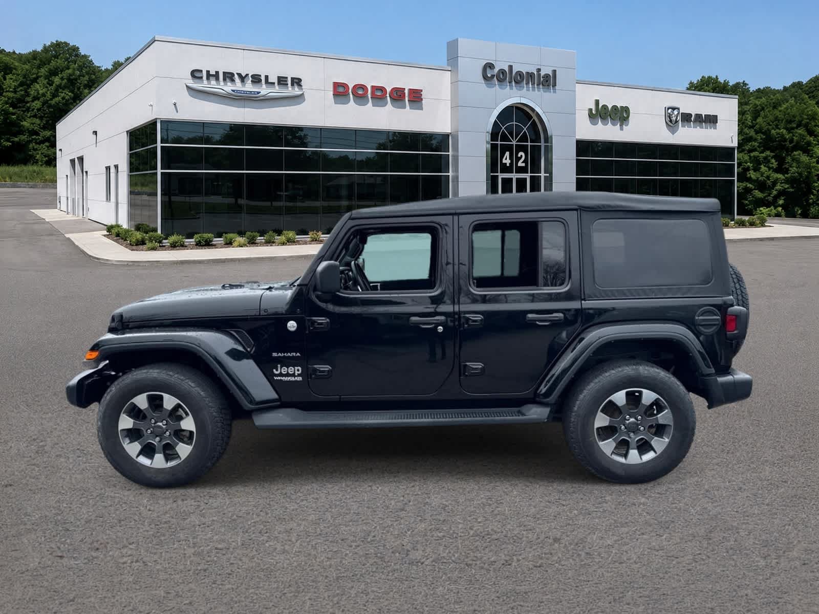Used 2022 Jeep Wrangler Unlimited Sahara AWD/4WD image 2
