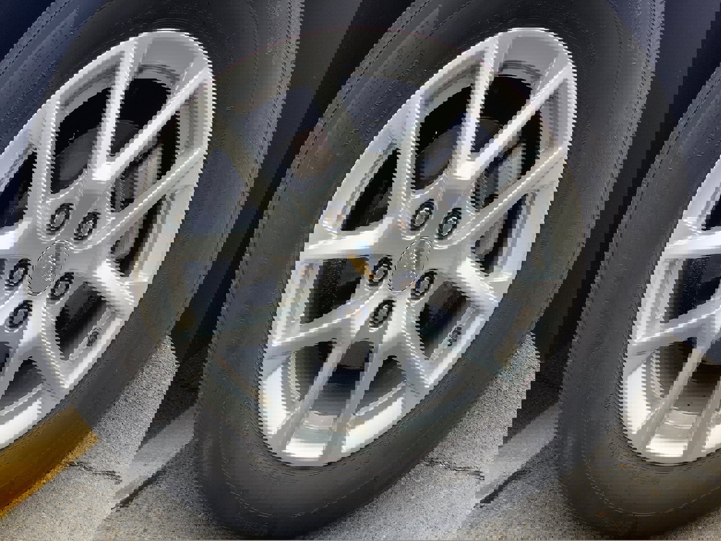 Used 2024 Chevrolet Equinox LS w/ LS Convenience Package image 20