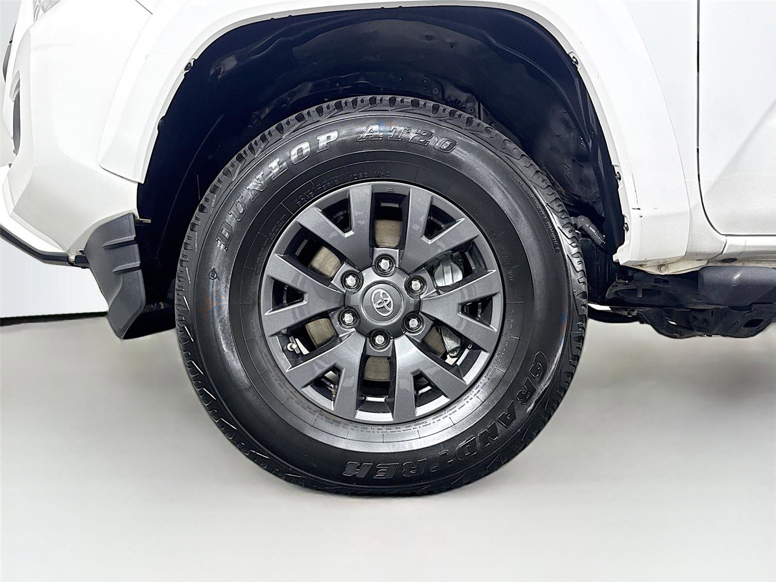 Used 2020 Toyota Tacoma SR5 AWD/4WD image 38