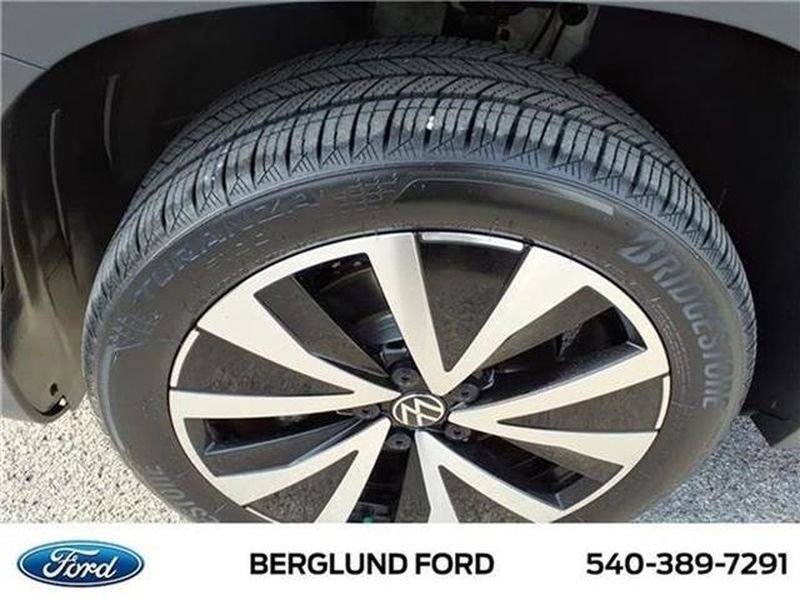 Used 2024 Volkswagen Taos SE image 47