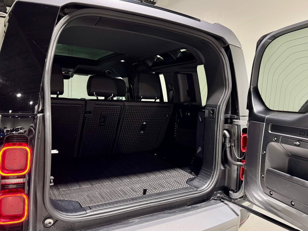 Used 2022 Land Rover Defender 110 S image 10
