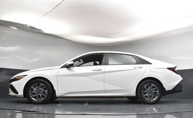Used 2024 Hyundai Elantra SEL FWD image 33