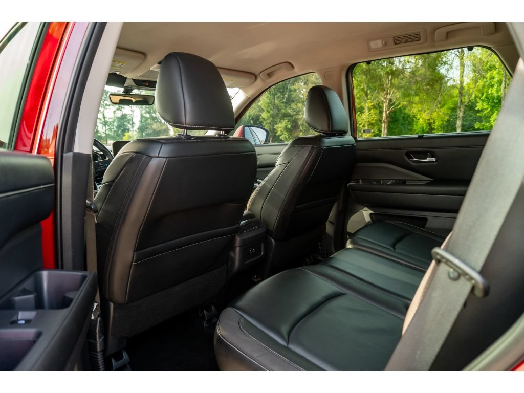 Used 2023 Nissan Pathfinder SL FWD image 12