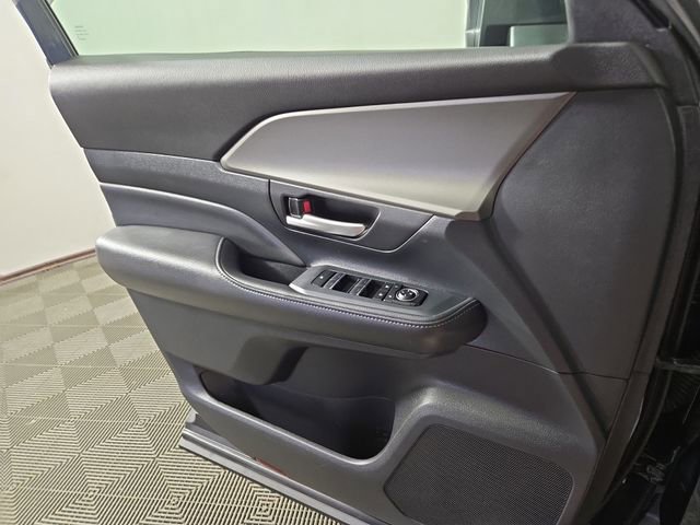 Used 2025 Toyota Grand Highlander AWD image 30