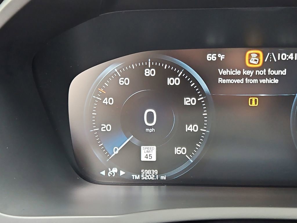 Used 2022 Volvo XC90 T5 Momentum image 13