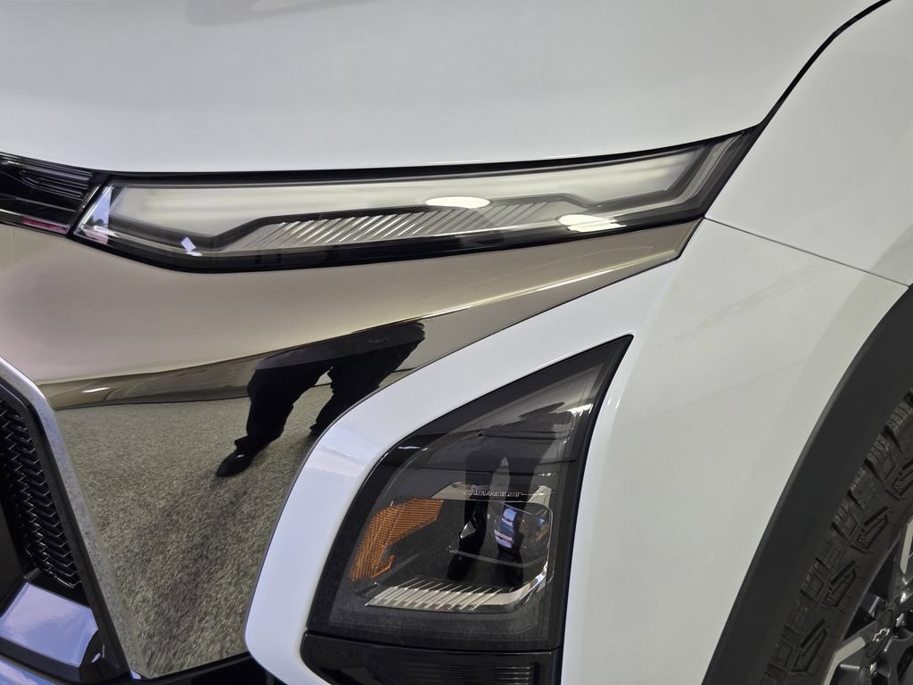 New 2026 Chevrolet Equinox ACTIV w/ Convenience Package III FWD image 10