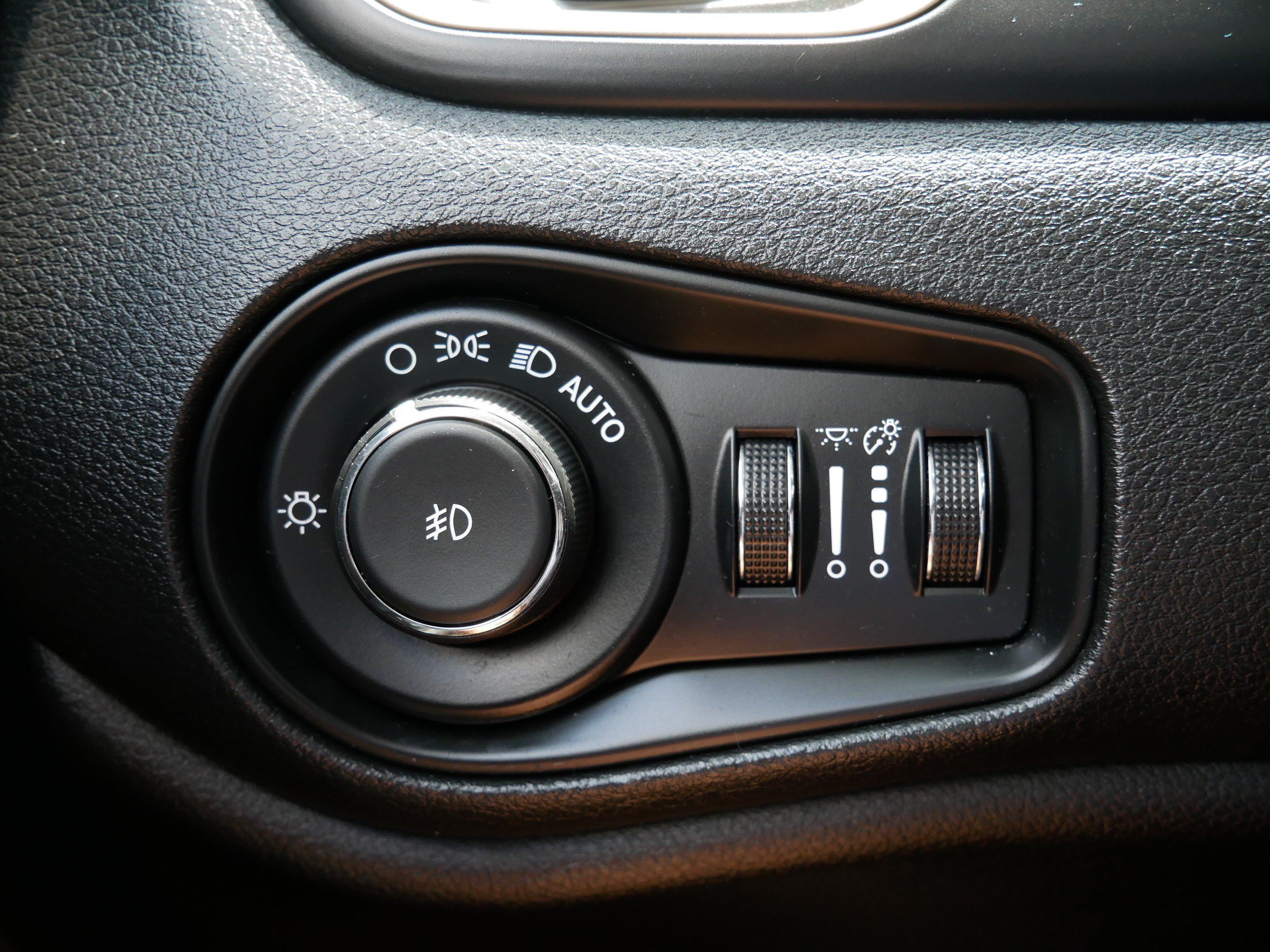 Used 2015 Jeep Renegade Limited w/ Safety & Security Group I AWD/4WD image 26