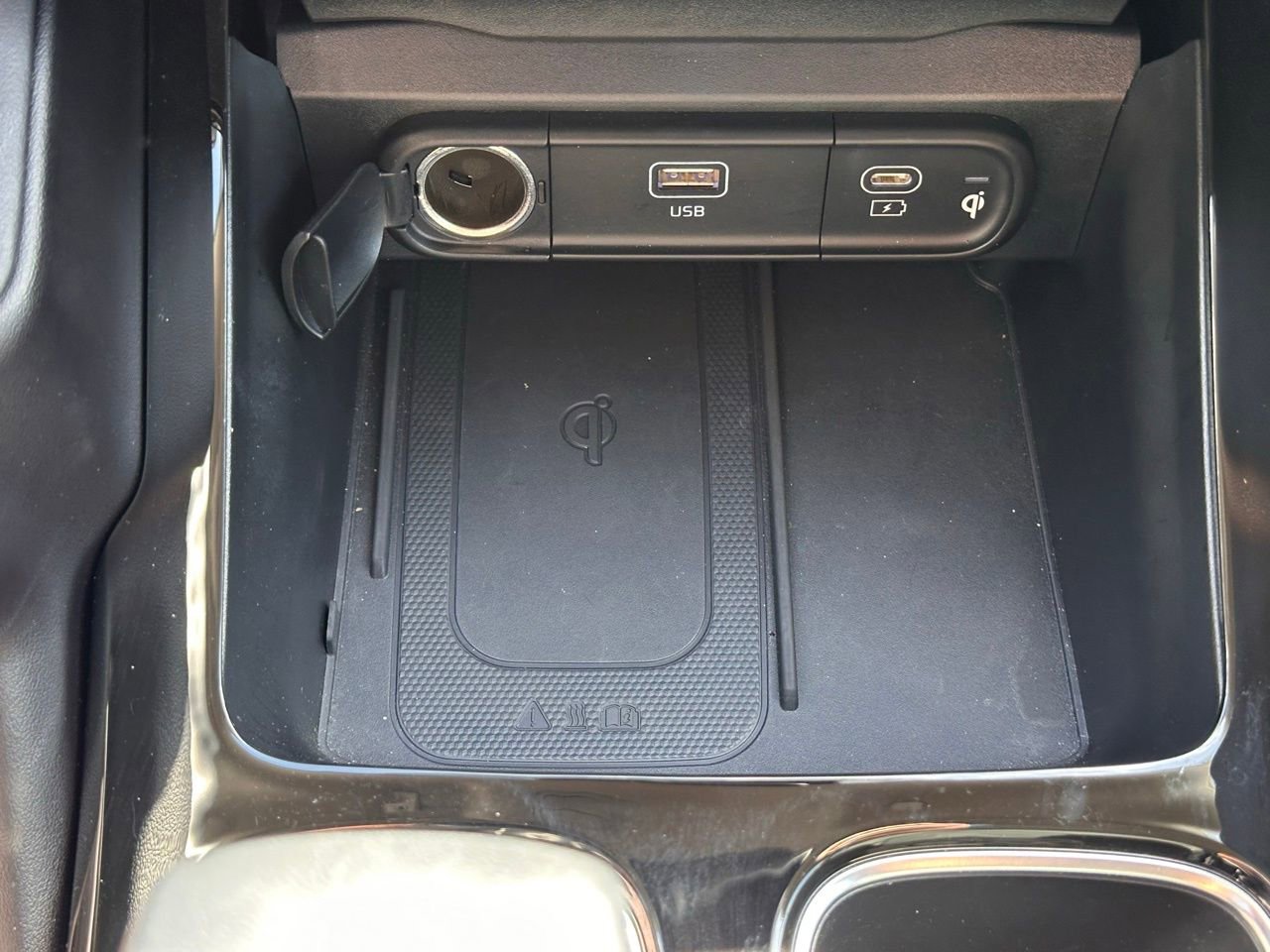 Used 2025 Kia Telluride EX w/ EX Captain's Chair Package image 38