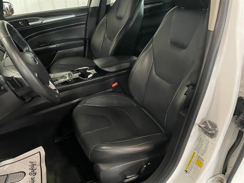 Used 2016 Ford Fusion Titanium FWD image 12