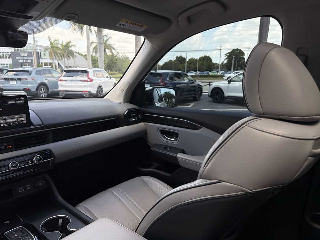 Used 2023 Honda Pilot Elite image 11
