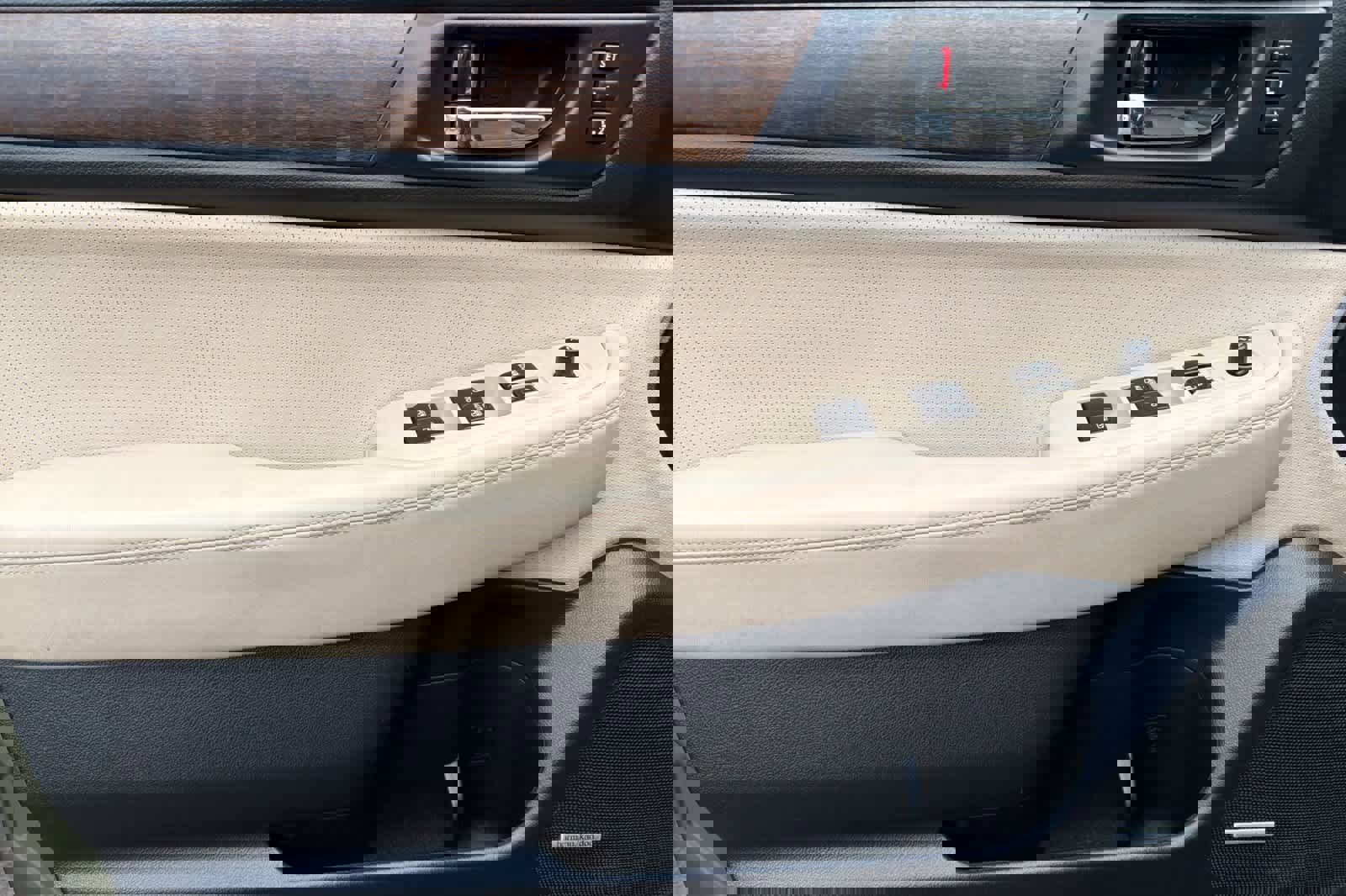 Used 2016 Subaru Outback 3.6R Limited image 14