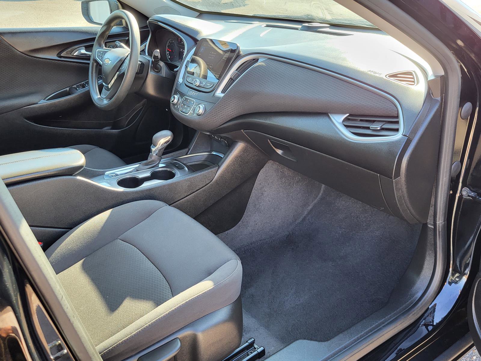 Used 2023 Chevrolet Malibu LT FWD image 9