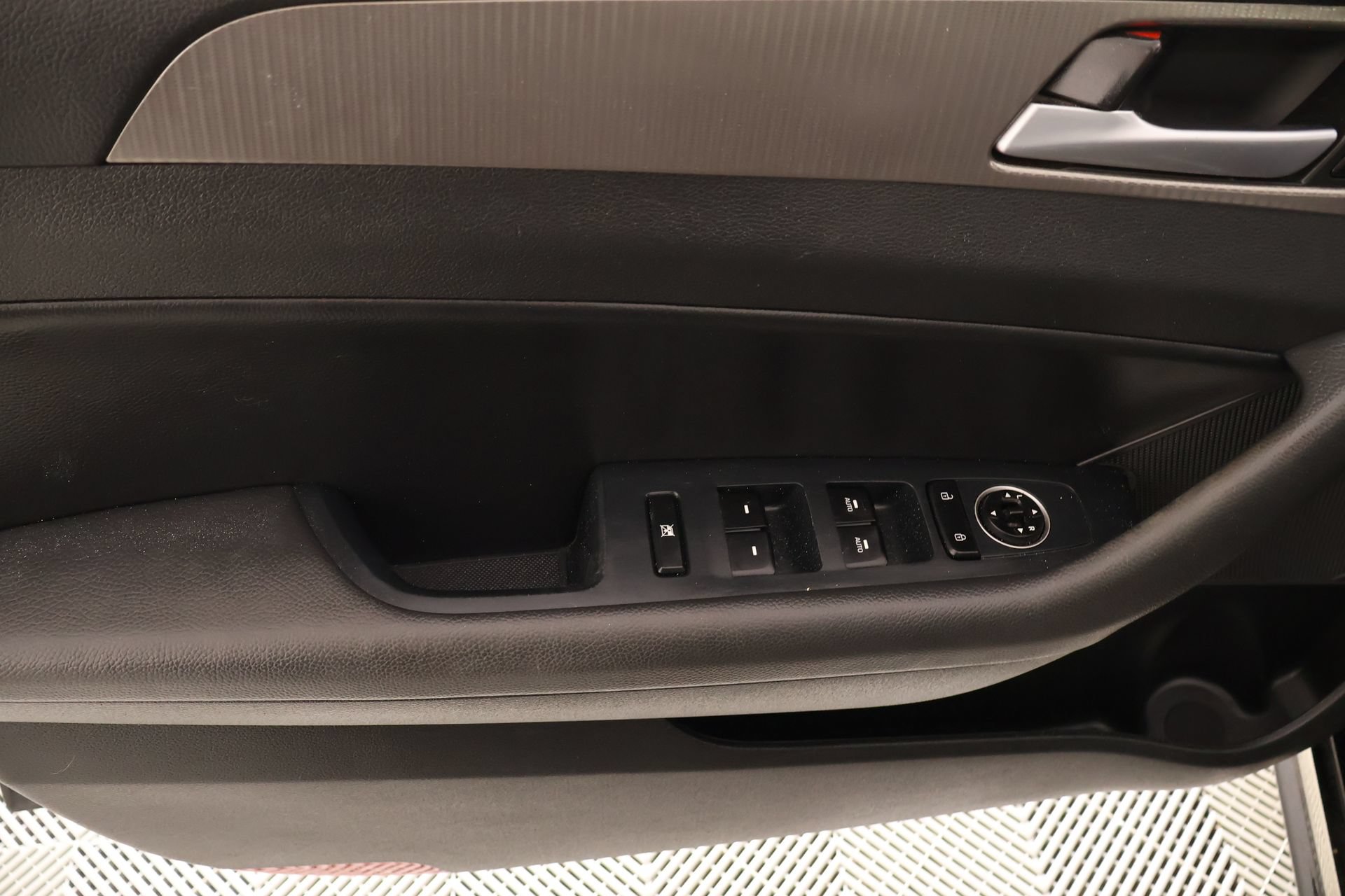 Used 2019 Hyundai Sonata Limited w/ Cargo Package FWD image 17