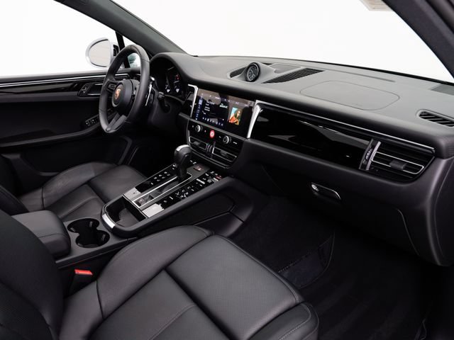 Certified 2026 Porsche Macan AWD/4WD image 40