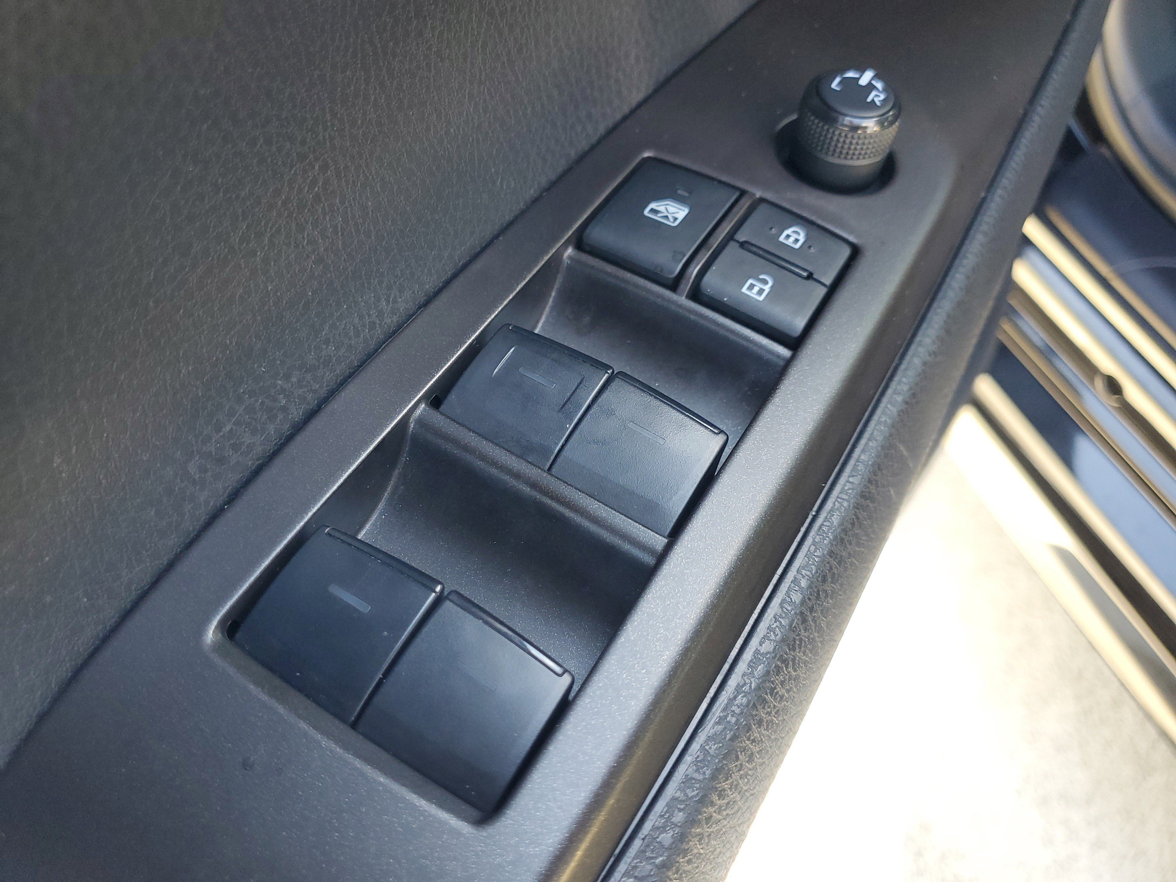 Used 2024 Toyota Camry SE image 20