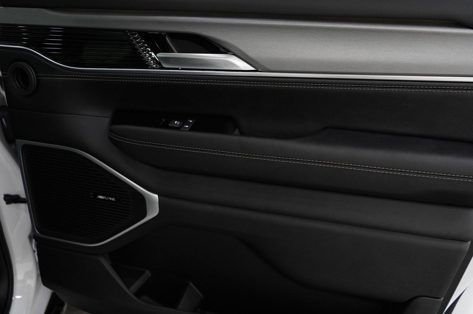 Used 2024 Jeep Wagoneer Series II w/ Convenience Group I image 9