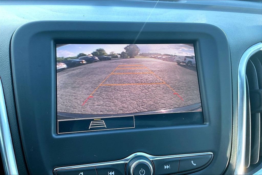 Used 2022 Chevrolet Equinox LS AWD/4WD image 14