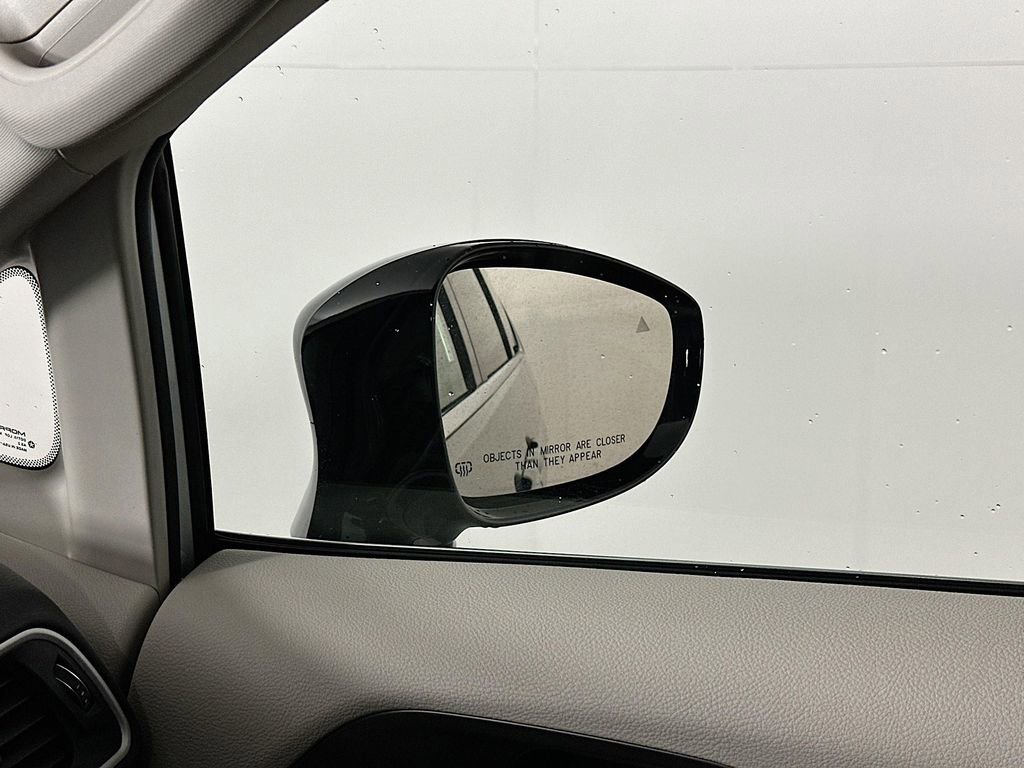 Certified 2024 Chrysler Pacifica Touring-L image 27