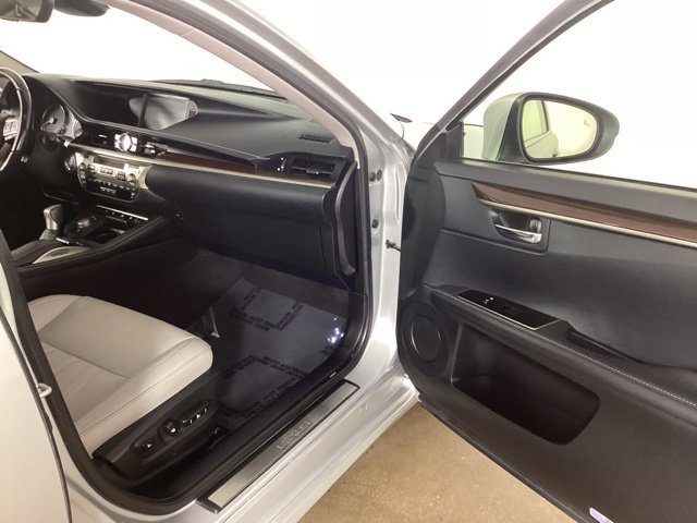 Used 2017 Lexus ES 350 w/ Luxury Package FWD image 21