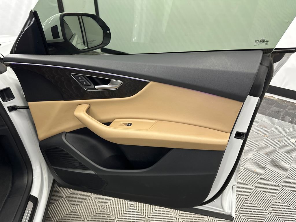 Used 2019 Audi Q8 Premium Plus w/ Premium Plus AWD/4WD image 16