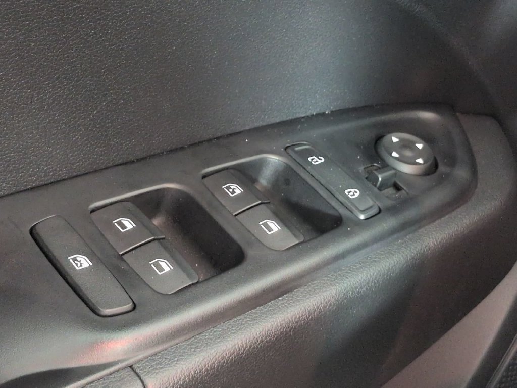 Used 2024 Hyundai Venue SEL FWD image 39
