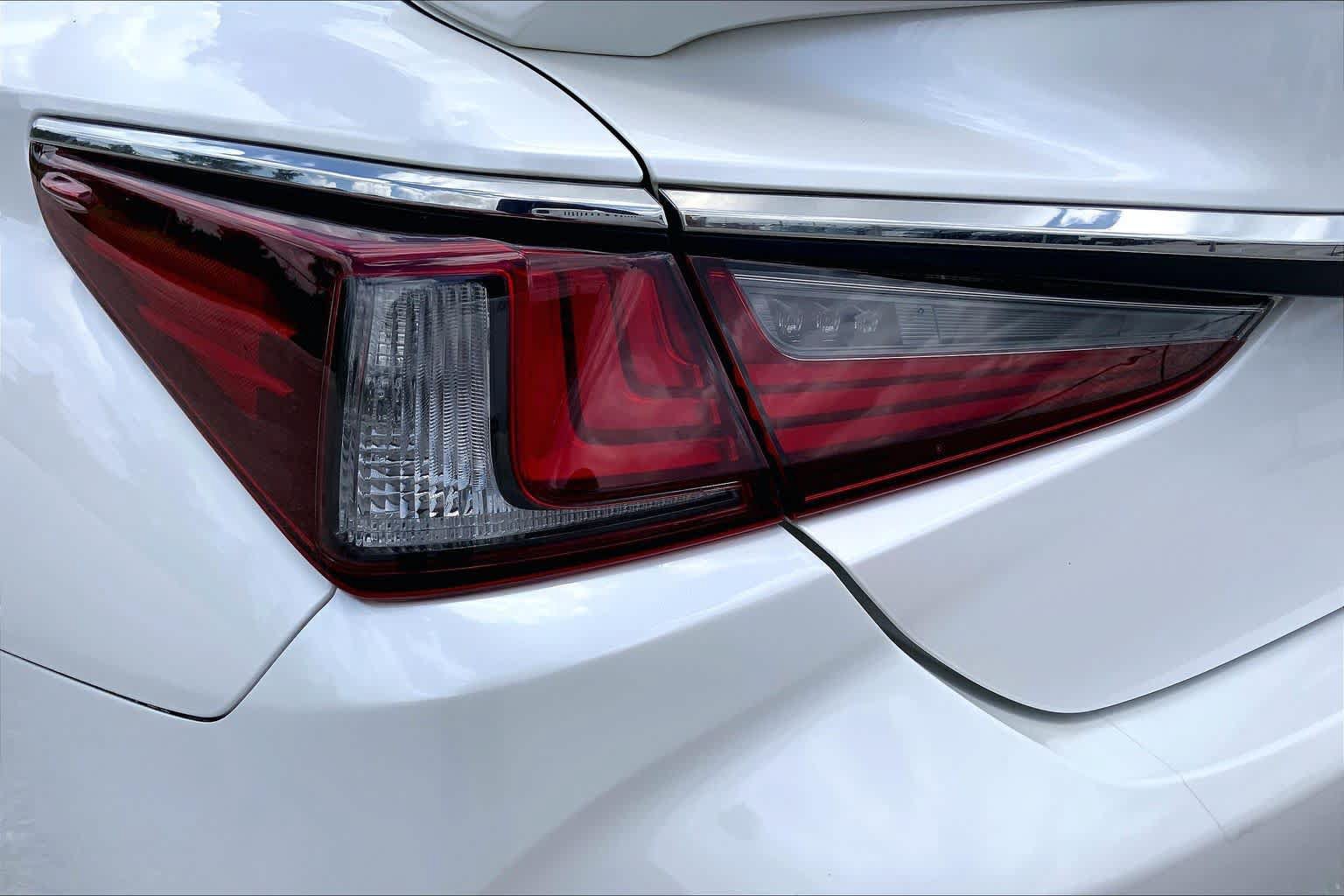 Used 2025 Lexus ES 350 Ultra Luxury FWD image 28