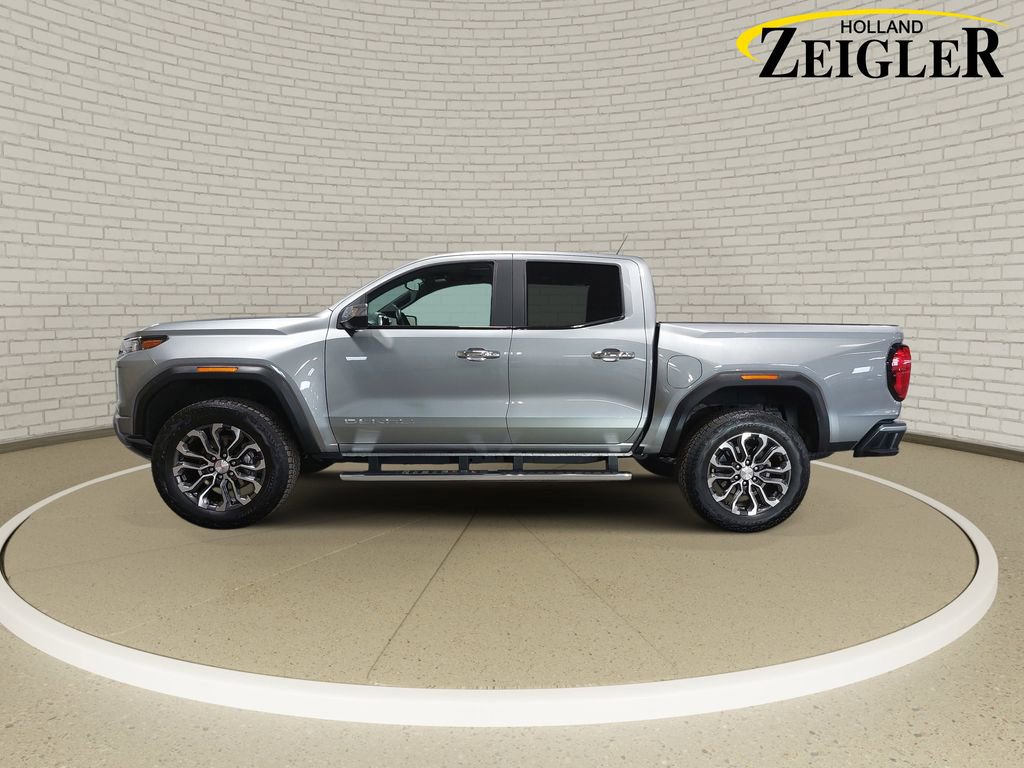 Used 2024 GMC Canyon Denali image 8