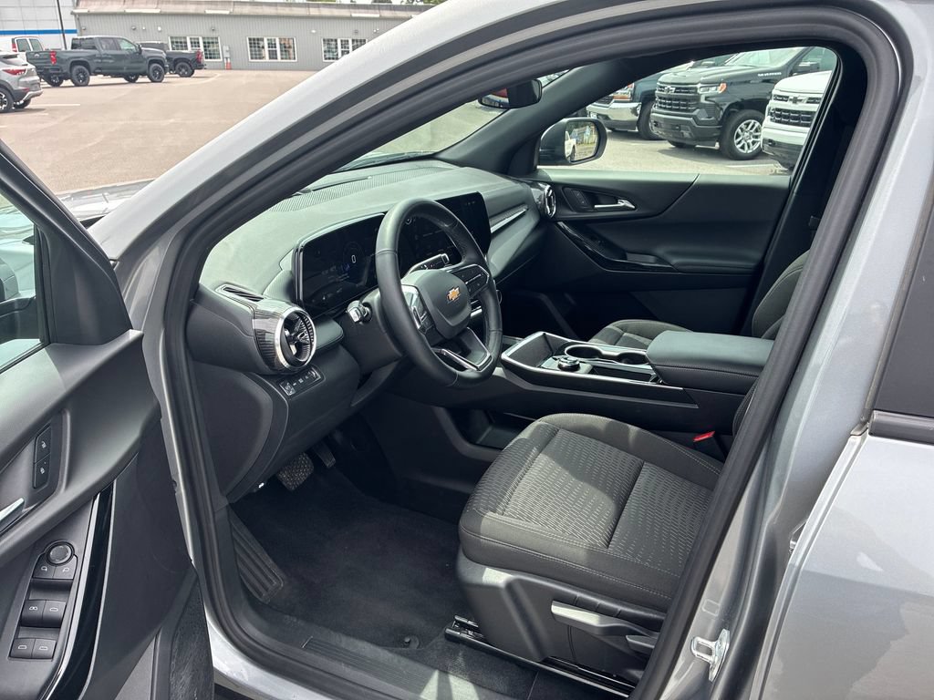 Used 2026 Chevrolet Equinox LT AWD/4WD image 30