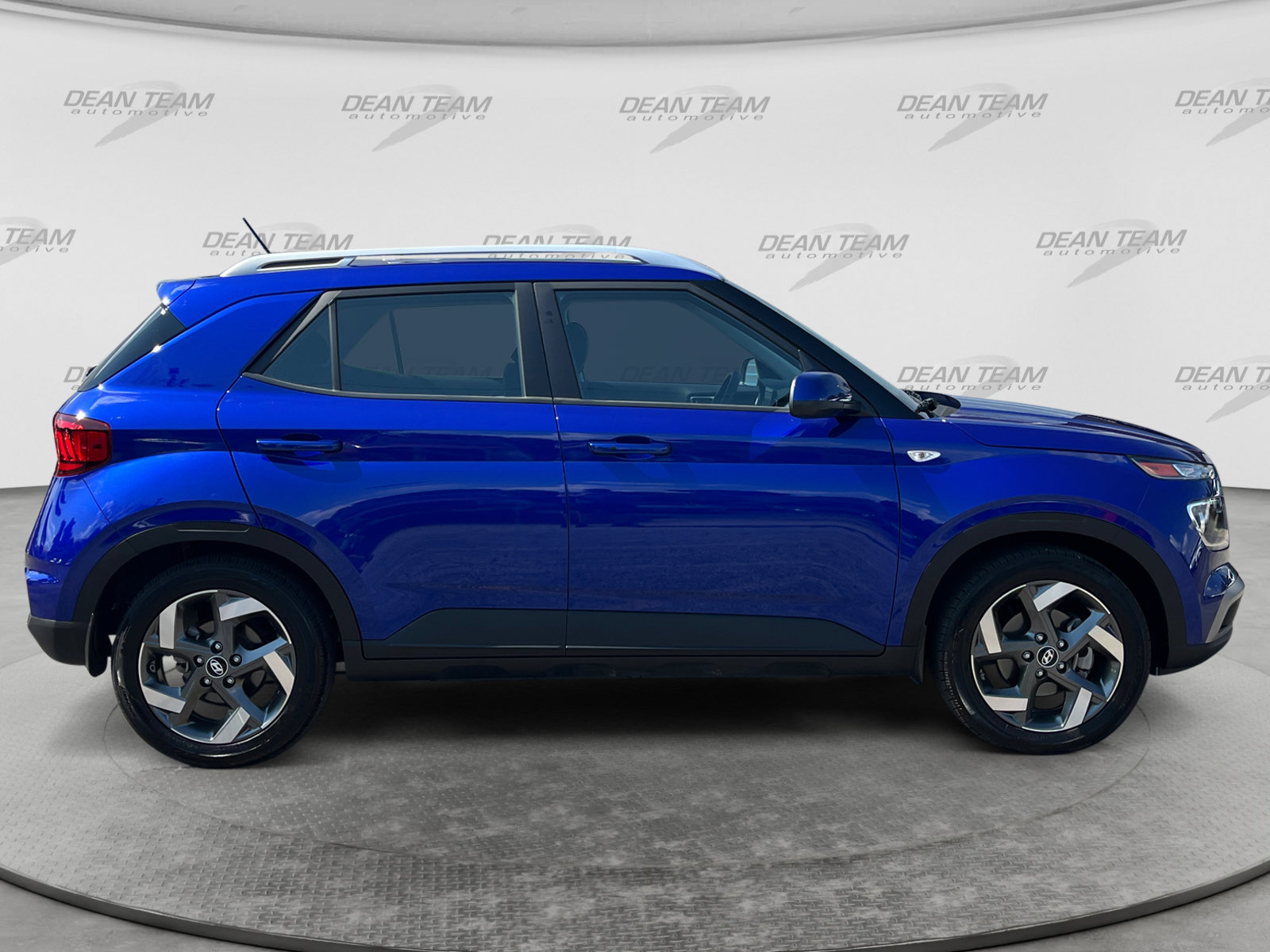 Used 2024 Hyundai Venue SEL FWD image 9