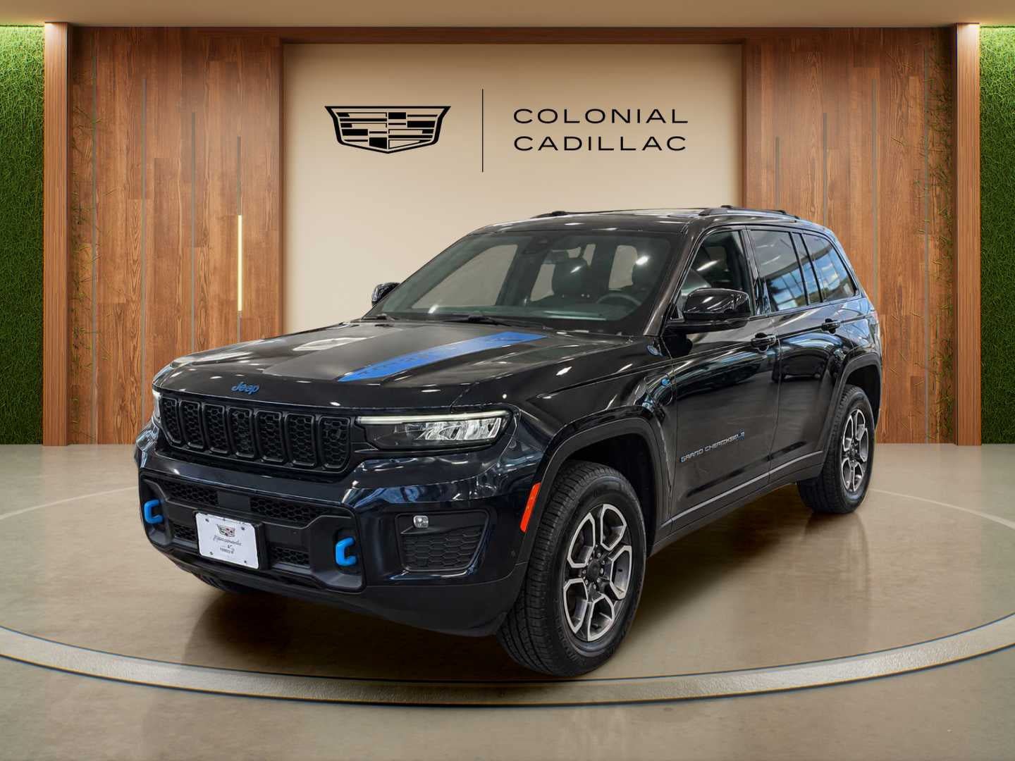Used 2023 Jeep Grand Cherokee Trailhawk w/ Advanced Protech Group II AWD/4WD image 2