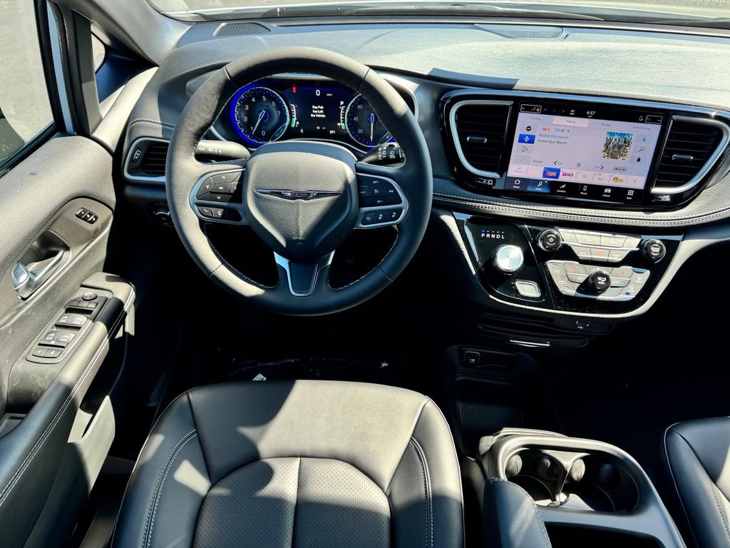 New 2026 Chrysler Pacifica Select FWD image 18