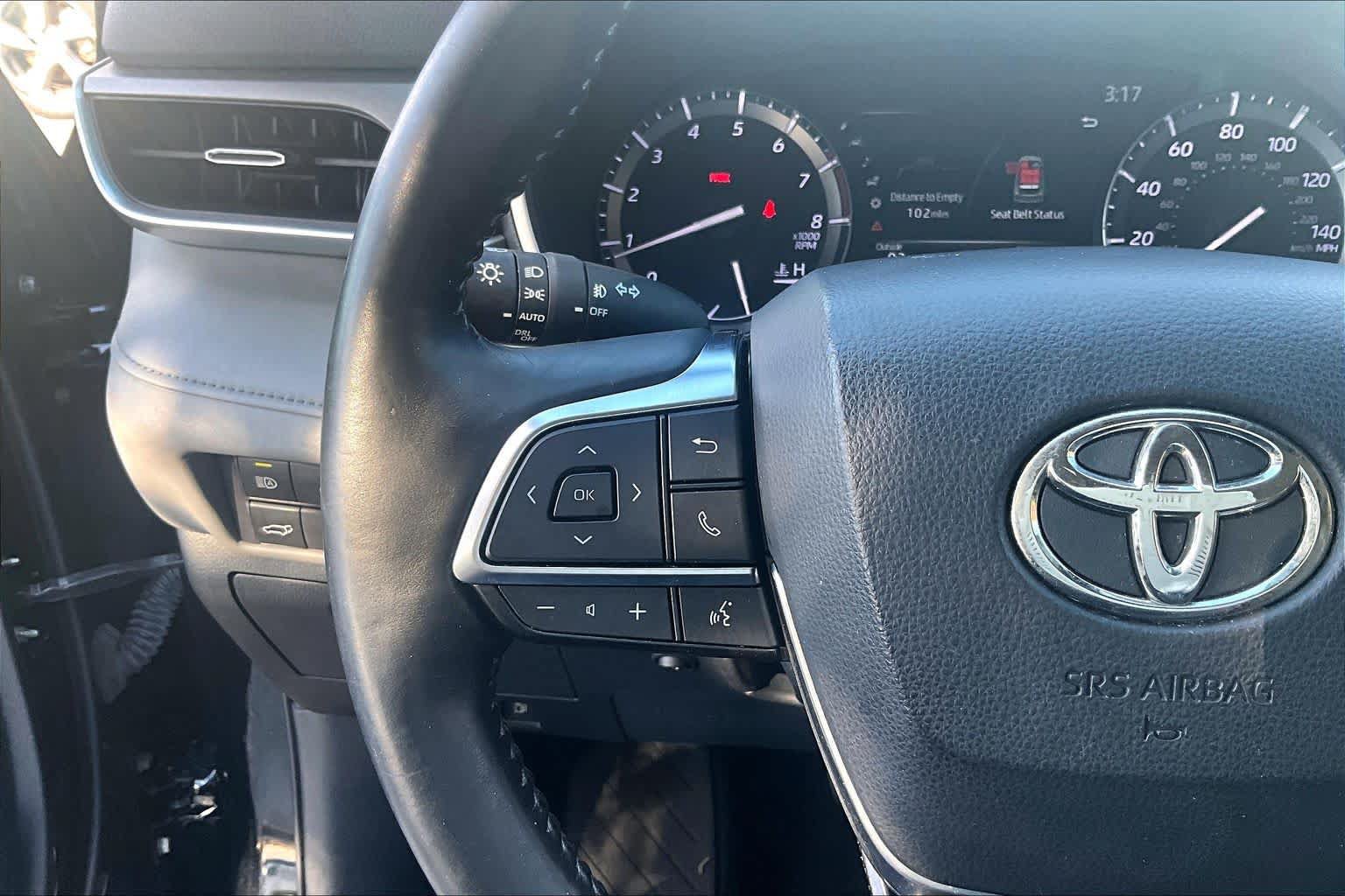 Used 2020 Toyota Highlander XLE AWD/4WD image 24