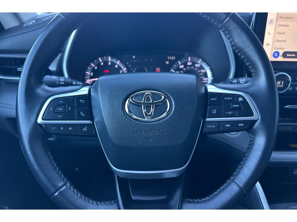 Used 2023 Toyota Highlander XLE image 24