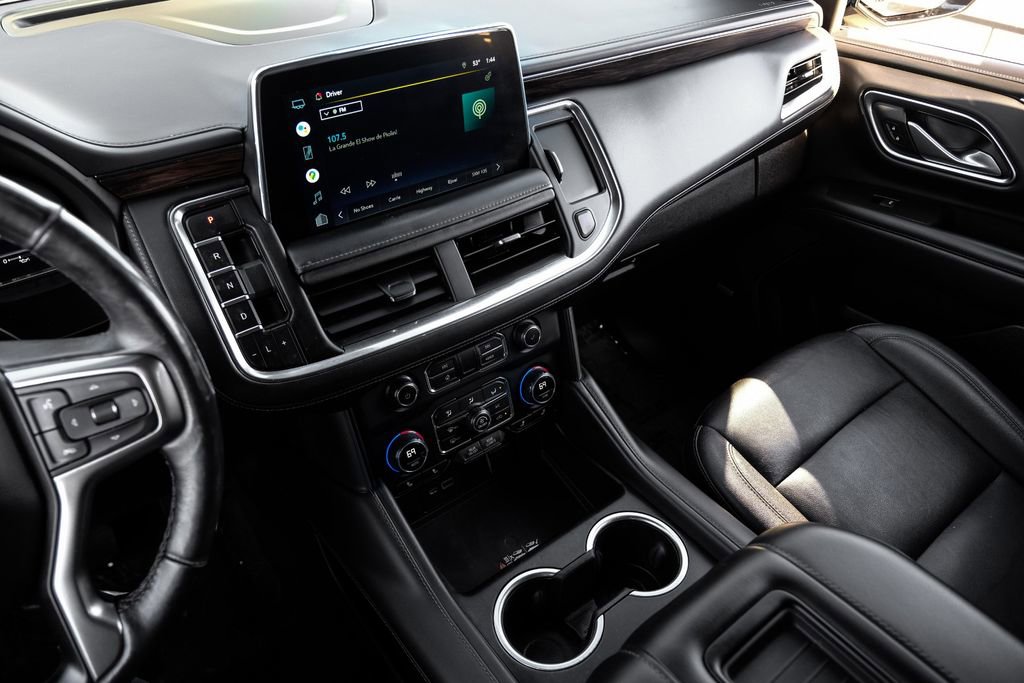 Used 2022 Chevrolet Suburban LT w/ Luxury Package image 22