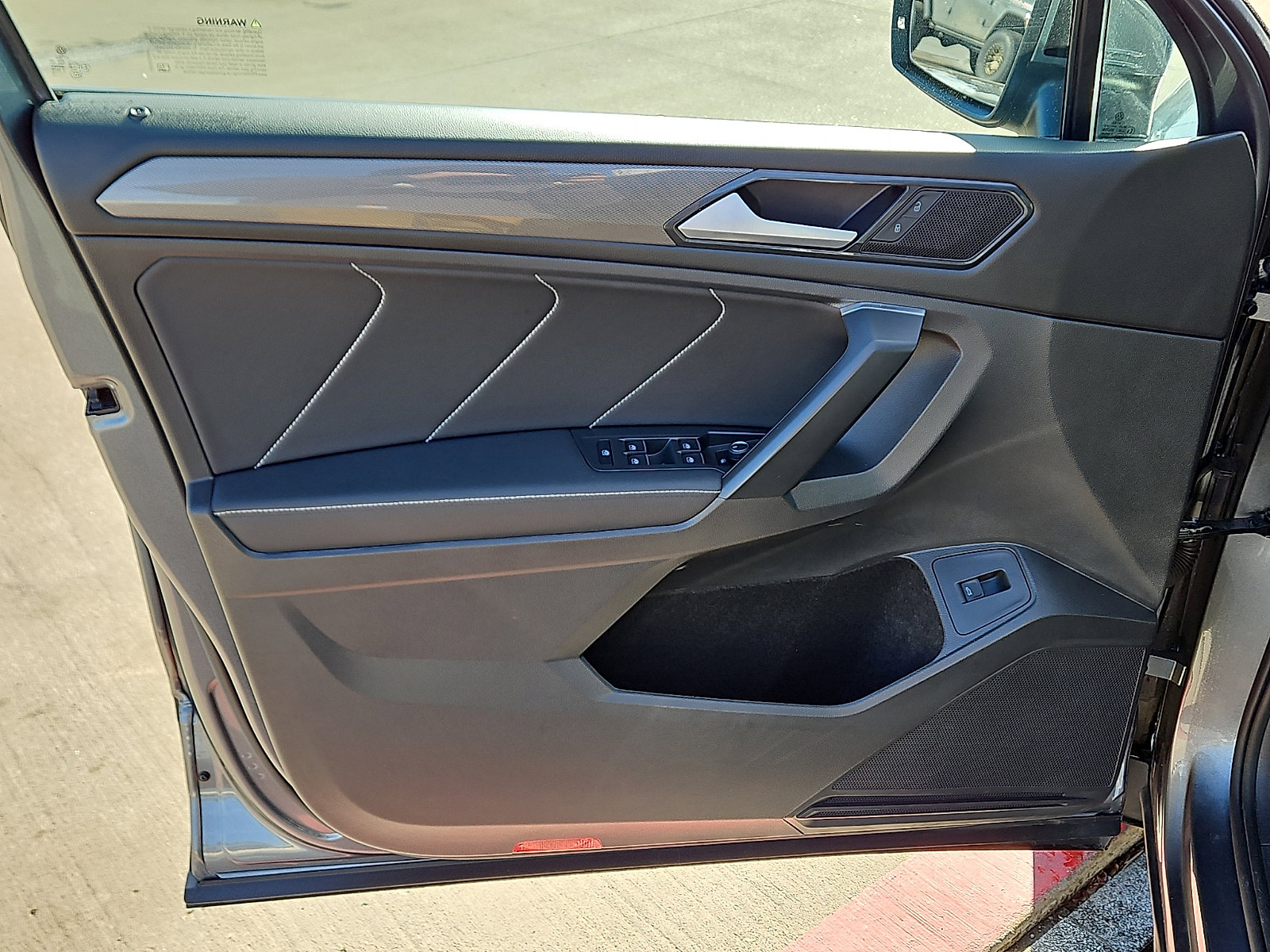 Certified 2022 Volkswagen Tiguan SE image 12