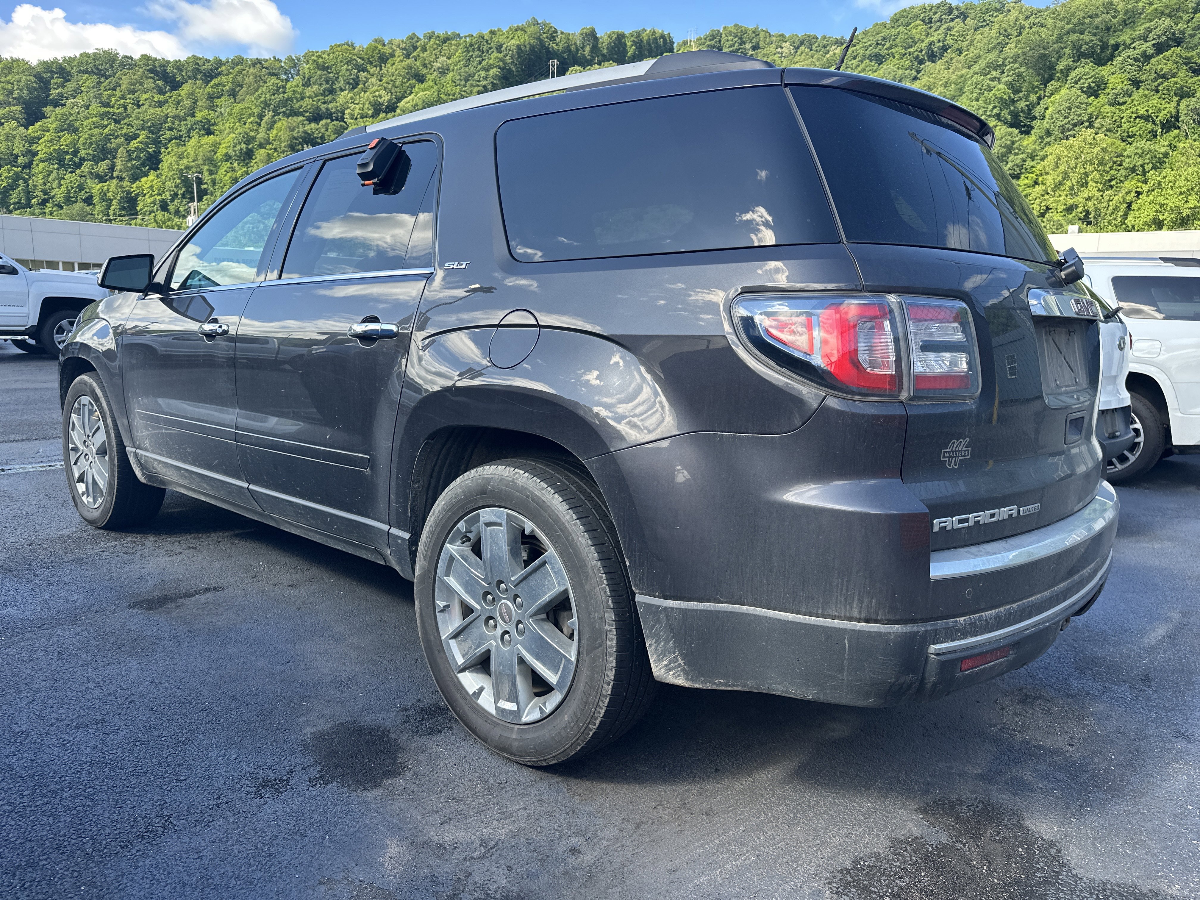 Used 2017 GMC Acadia Limited SLT AWD/4WD image 4