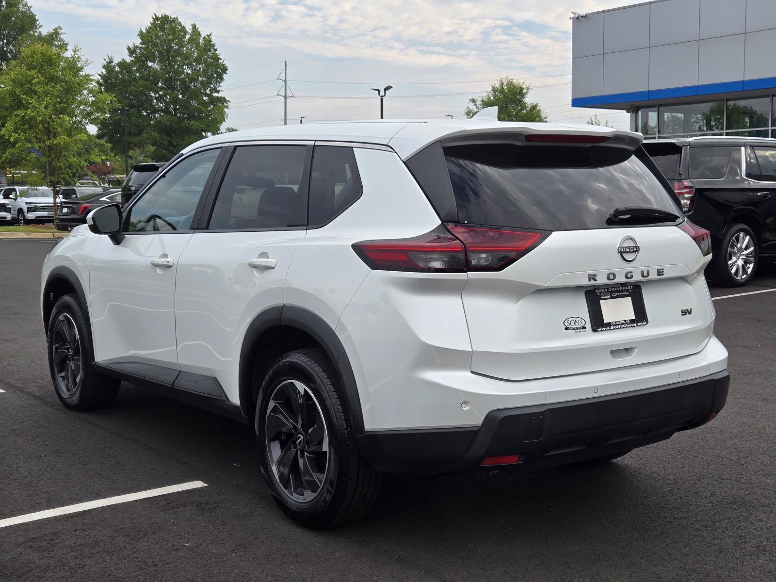 Used 2024 Nissan Rogue SV FWD image 11