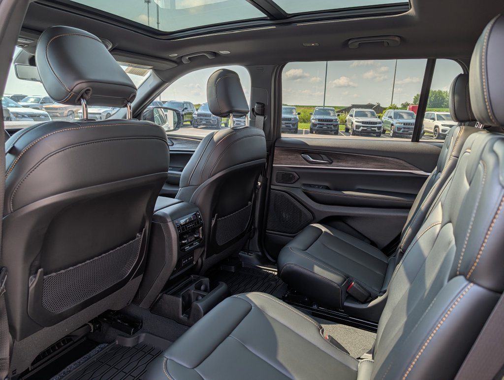 New 2026 Jeep Grand Cherokee L Limited AWD/4WD image 7