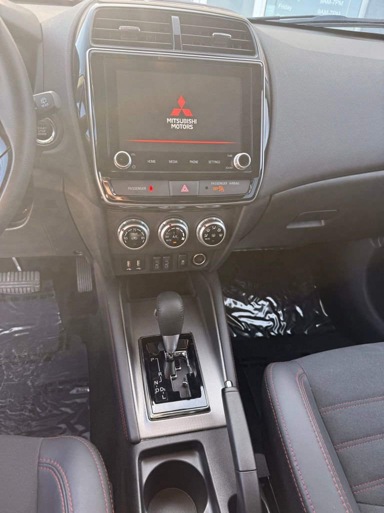 Used 2025 Mitsubishi Outlander Sport SE image 5