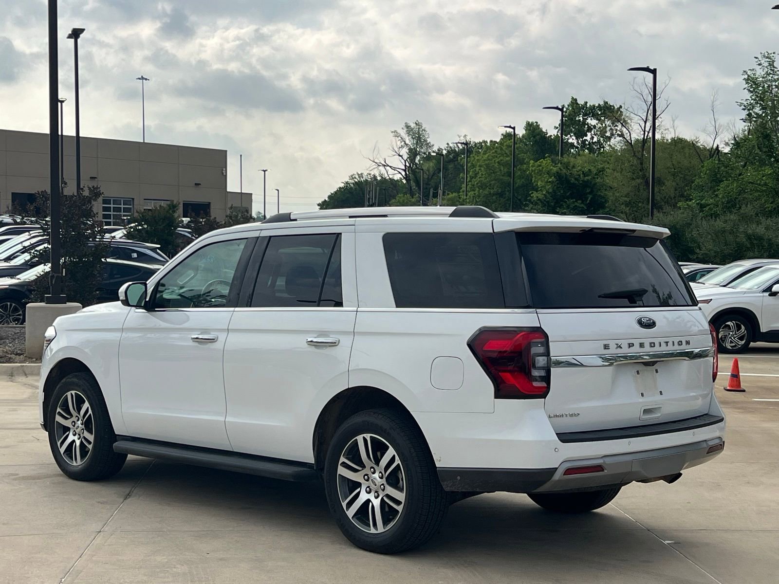 Used 2024 Ford Expedition Limited RWD image 10
