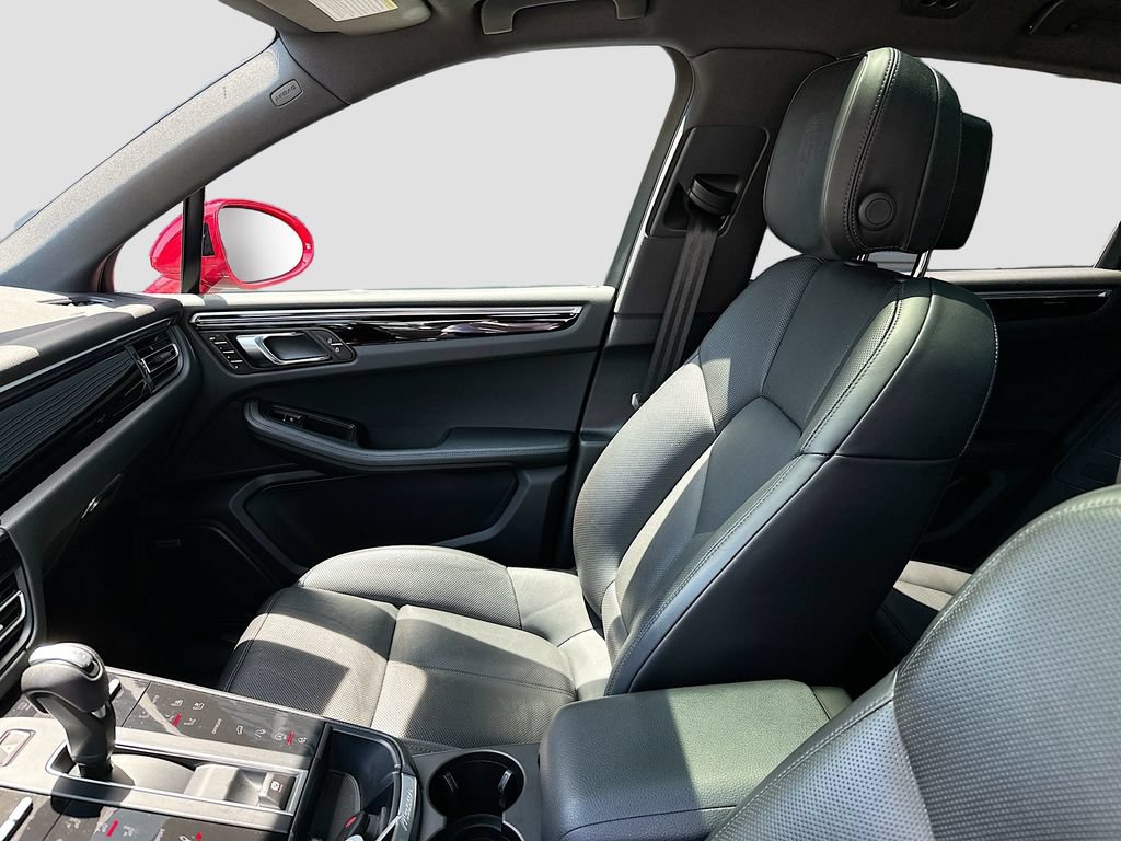 Certified 2022 Porsche Macan S AWD/4WD image 26