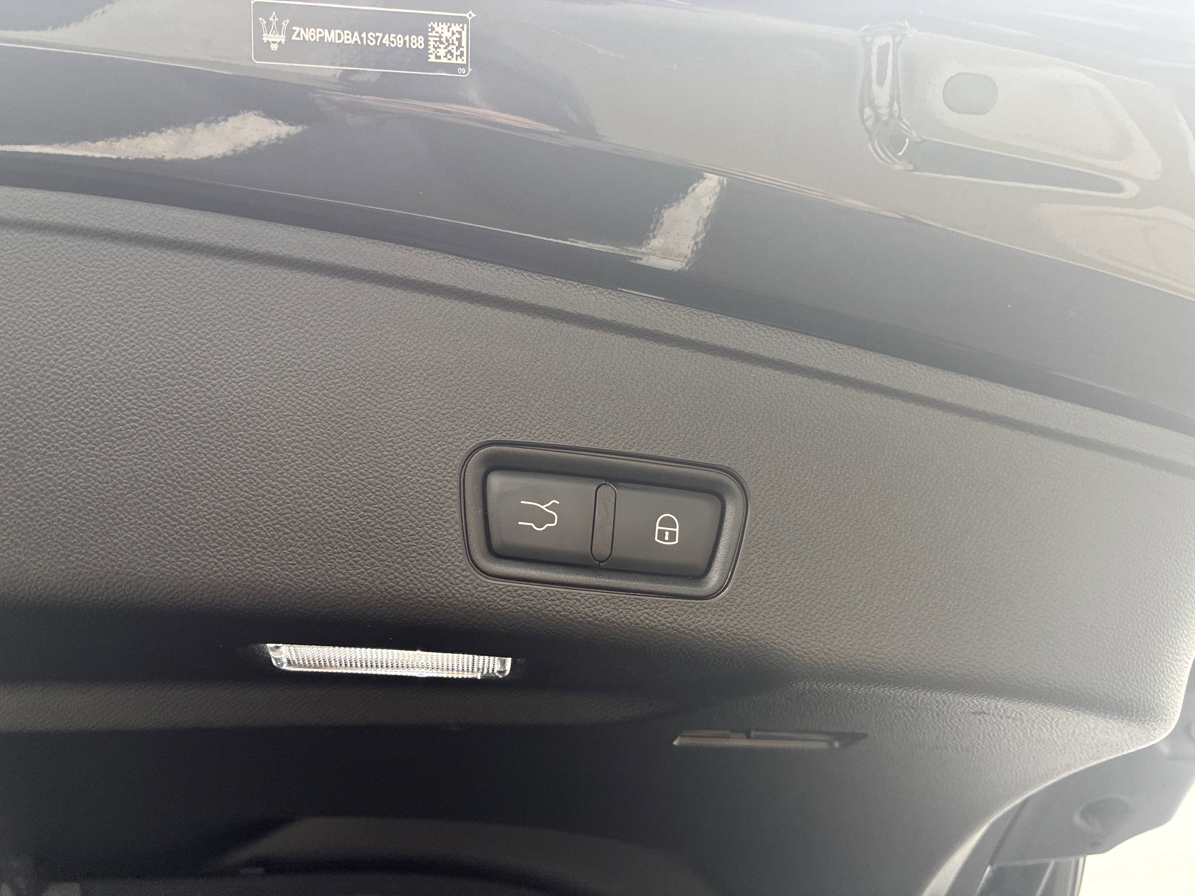 Used 2025 Maserati Grecale Modena image 36