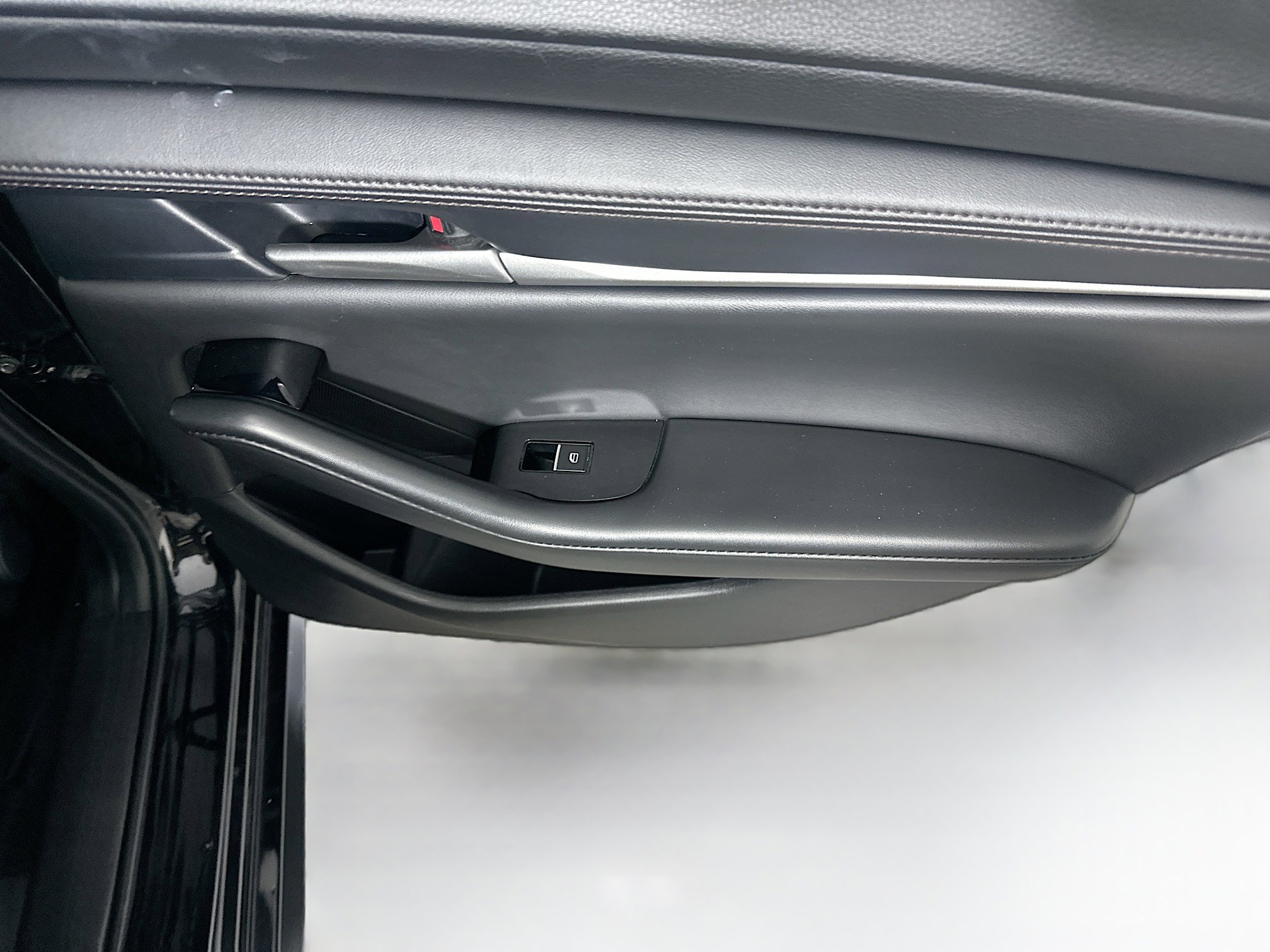 Used 2024 MAZDA MAZDA3 s image 28