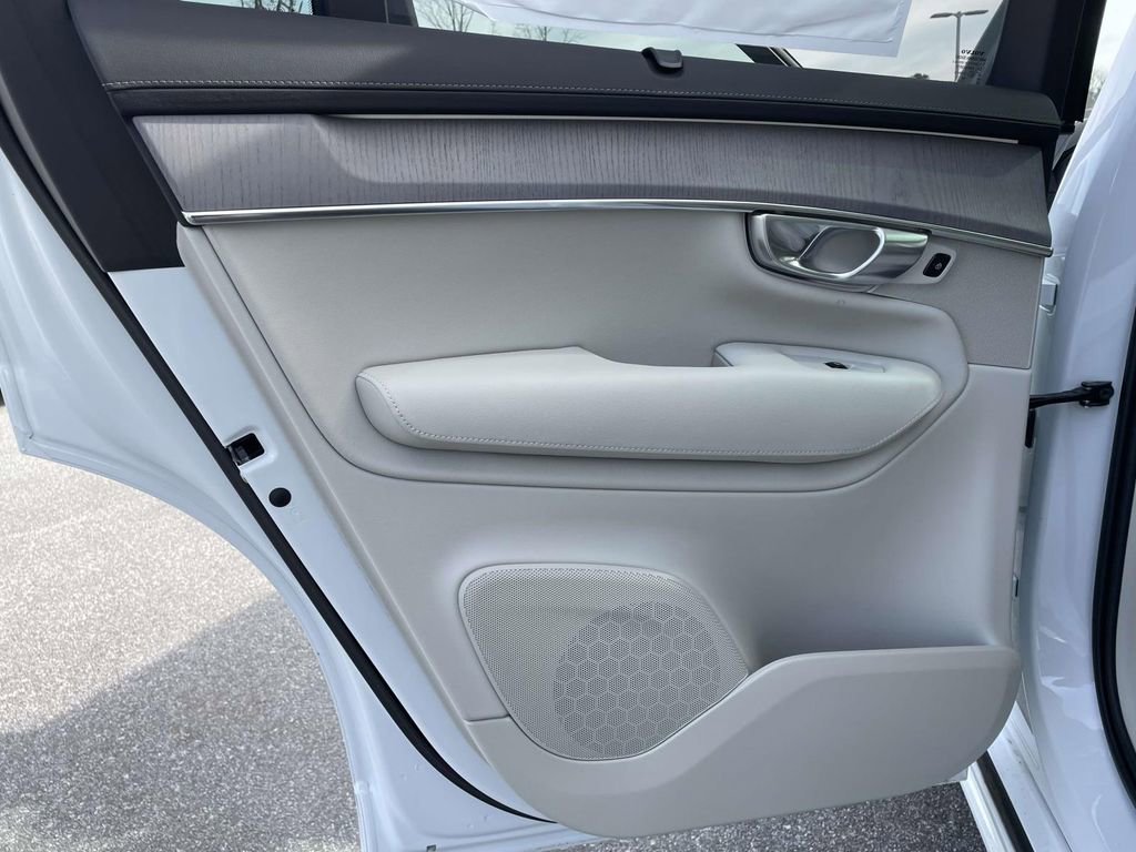 New 2026 Volvo XC90 B6 Ultra w/ Protection Package image 2