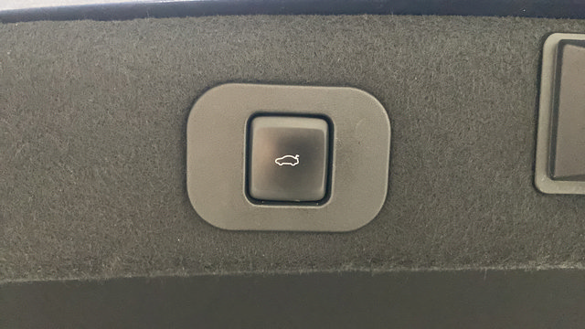 Used 2018 Lincoln Continental Reserve AWD/4WD image 27