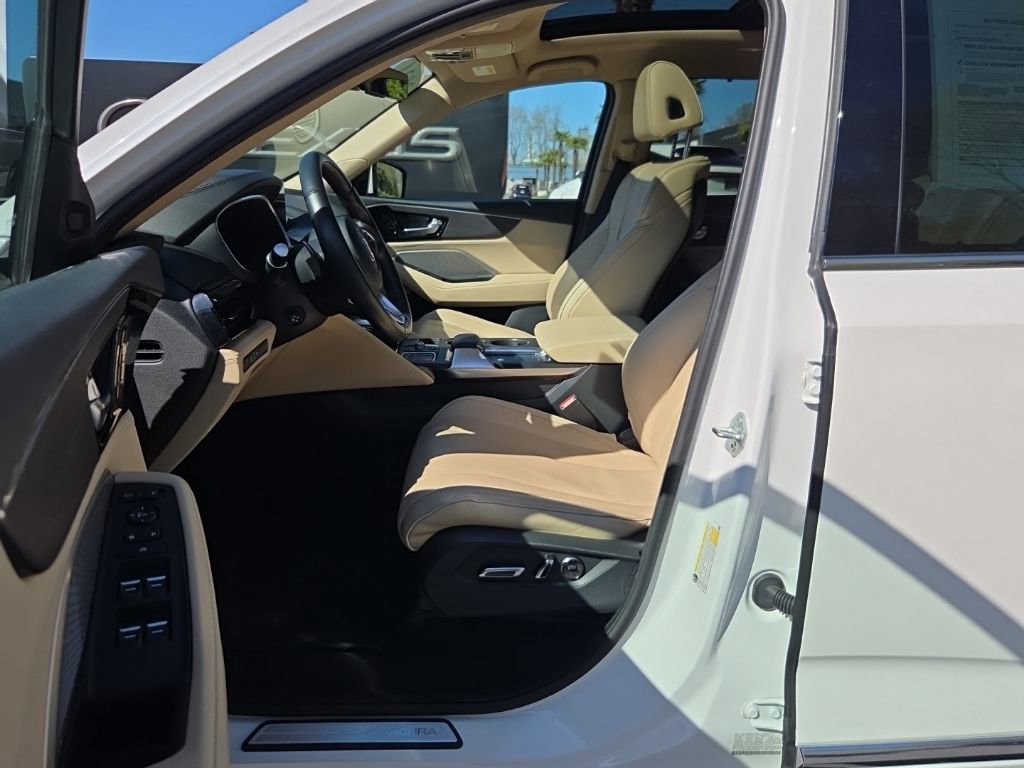 Used 2024 Acura MDX SH-AWD w/ Advance Package image 4