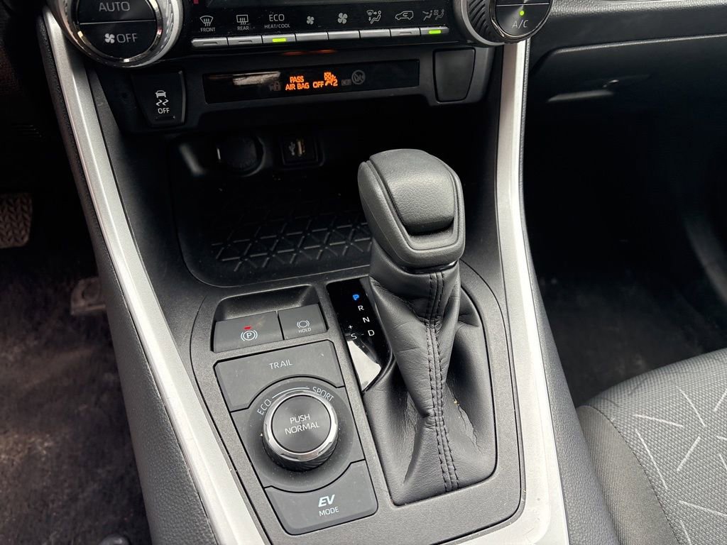 Used 2025 Toyota RAV4 XLE image 18