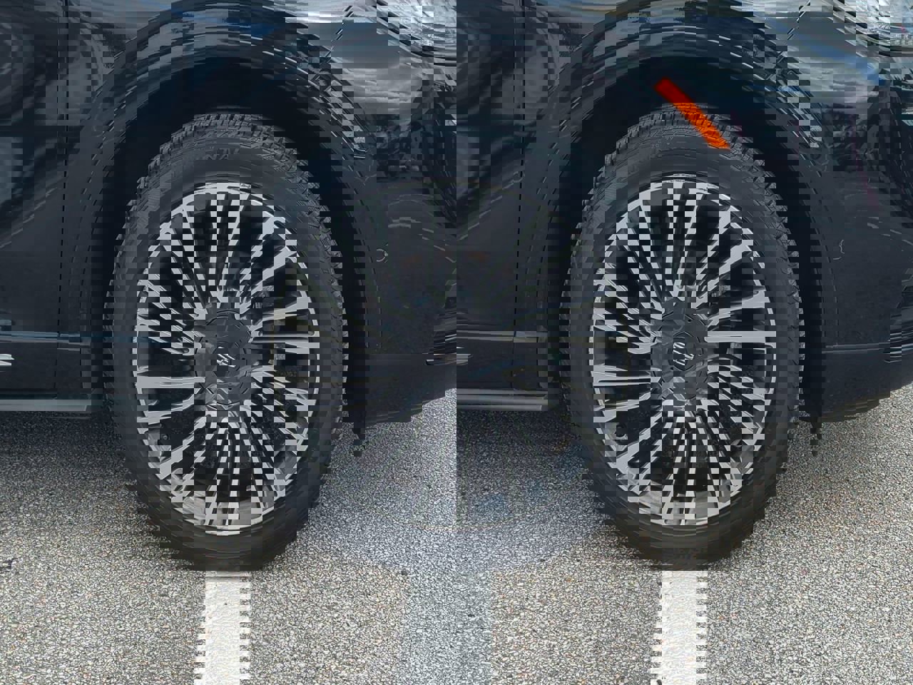 Certified 2022 Lincoln Corsair Reserve w/ Equipment Group 201A image 11